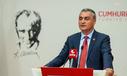 CHP Sözcüsü Sarı'dan Kayseri'de Atatürk posterindeki "altı okun" kesilmesine tepki...