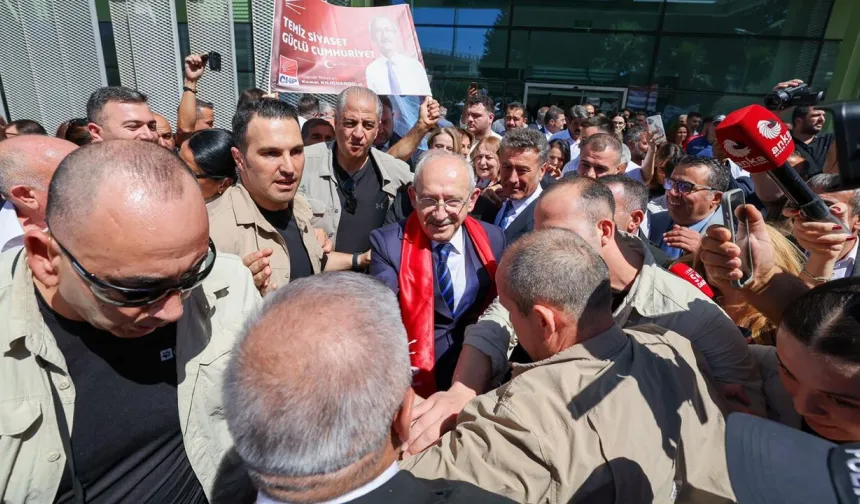 CHP Genel Başkanı Kılıçdaroğlu'na İzmir'de yoğun ilgi!