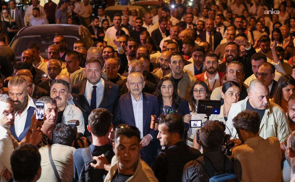 CHP Lideri Kılıçdaroğlu, İzmir'de yürüyüşe katıldı!