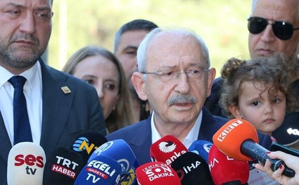 Kılıçdaroğlu, İzmir'de tutuklu eski belediye başkanlarını ziyaret etti